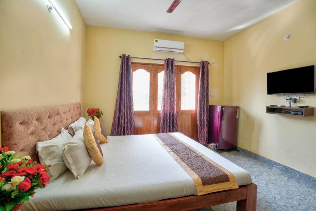 Golden Studio Apartment Goa Calangute Esterno foto